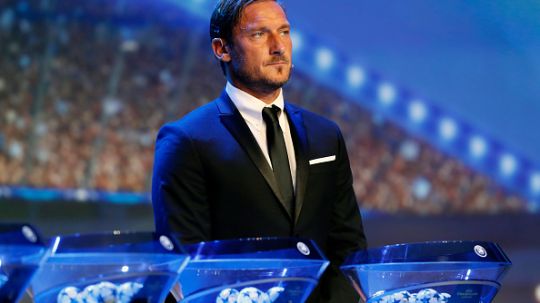 Francesco Totti hadir dalam drawing Liga Champions 2017/18. Copyright: © getty images