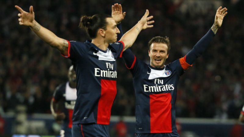 Zlatan Ibrahimovic dan David Beckham saat masih memperkuat PSG. Copyright: © getty images