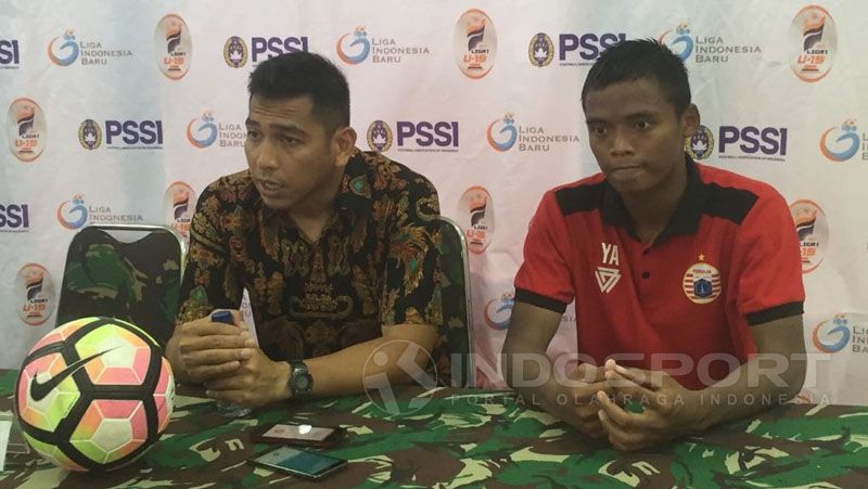 Pelatih Persija Jakarta U-19, Jan Saragih. Copyright: © Muhammad Adi Yaksa/Indosport.com