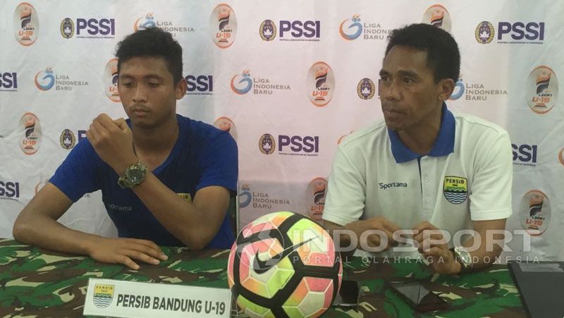 Budiman Yunus saat masih melatih Persib Bandung U-19. Copyright: © Muhammad Adi Yaksa/Soicaumienbac.cc
