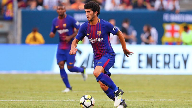 Carles Alena tak menutupi kesempatan berkhianat terhadap Barcelona dan bergabung ke klub Liga Spanyol lainnya, Real Madrid. Copyright: © getty images