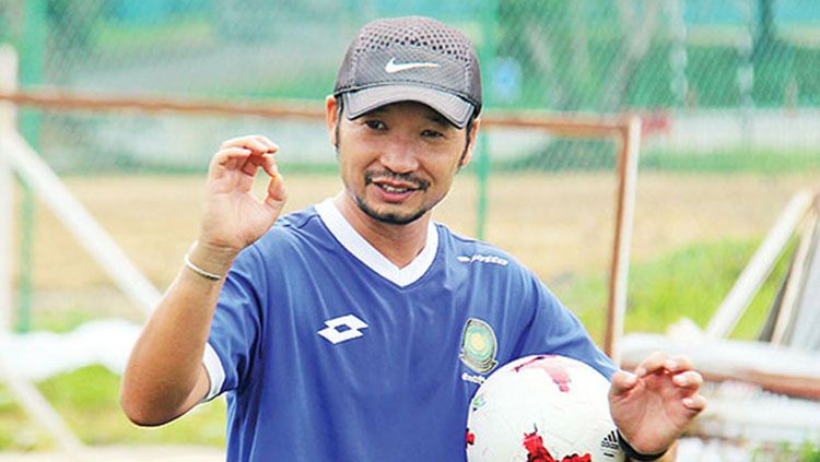 Pelatih Brunei, Takao Fujiwara. Copyright: © JFA