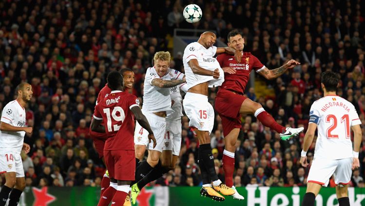 Situasi pertandingan Liverpool melawan Sevilla pada laga Liga Champions Grup E. Copyright: © getty images