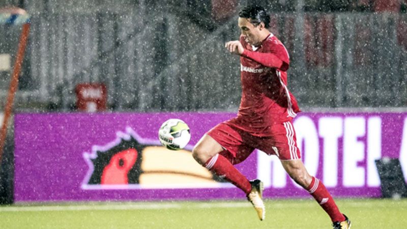 Ezra Walian mencetak gol perdana untuk Almere City. Copyright: © Almere City FC