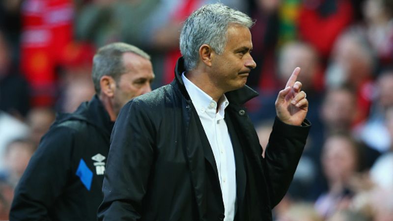 Jose Mourinho saat laga melawan Everton. Copyright: © getty images