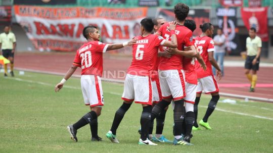 Selebrasi para pemain Persija Jakarta usai gol yang di cetak Willian Pachecho. Copyright: © Herry Ibrahim/INDOSPORT