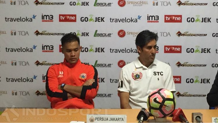 Andritany Ardhiyasa dan Stefano Cugurra Teco. Copyright: © Muhammad Adiyaksa/INDOSPORT