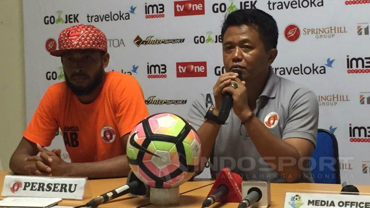 Arthur Bonai dan Agus Yuwono. Copyright: © Muhammad Adiyaksa/INDOSPORT