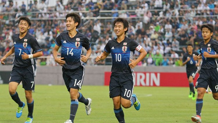 Selebrasi pemain Timnas Jepang U-16 setelah berhasil meraih tiket semifinal Piala Asia U-16 2018. Copyright: © JFA