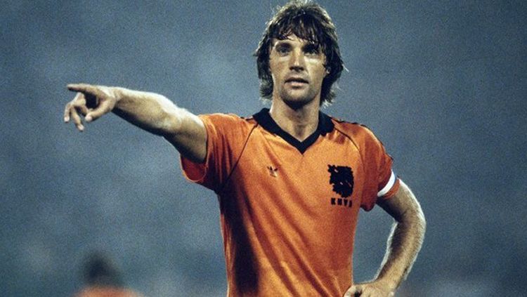 Ruud Krol, legenda Timnas Belanda. Copyright: &copy; FootyJokes.net