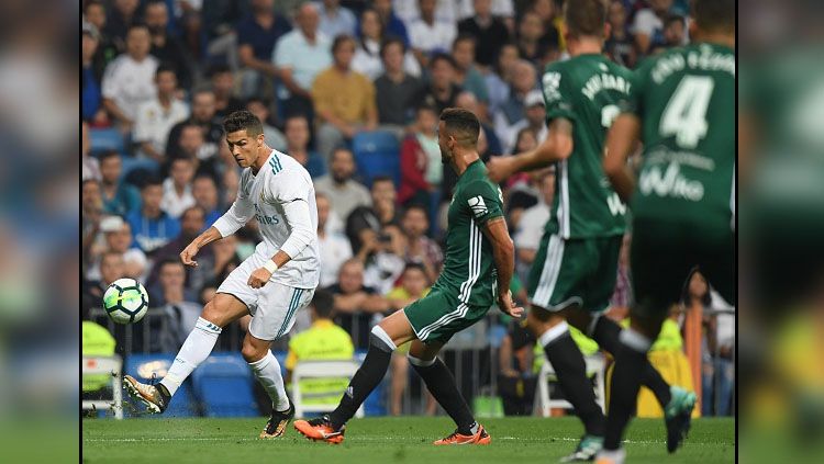 Barisan penyerang Real Madrid seperti sulit mencetak gol. Copyright: © INDOSPORT