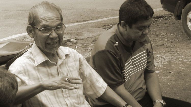 Amran YS (kiri), tokoh sepakbola Sumatera Utara meninggal dunia. Copyright: &copy; FKPSBSU