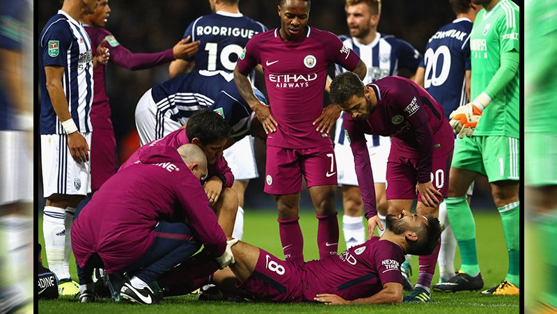 Ilkay Gundogan (Manchester City) mengalami cedera saat timnya melawan West Bromwich Albion di kancah Piala Liga Inggris. Copyright: © Indosport.com