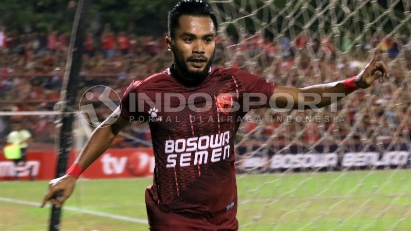 Selebrasi dari gelandang serang PSM Makassar, Zulham Zamrun. Copyright: © Basri/INDOSPORT