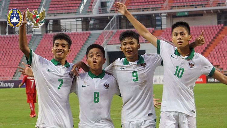 Sutan Zico  merayakan gol bersama rekan satu timnya. Copyright: © PSSI