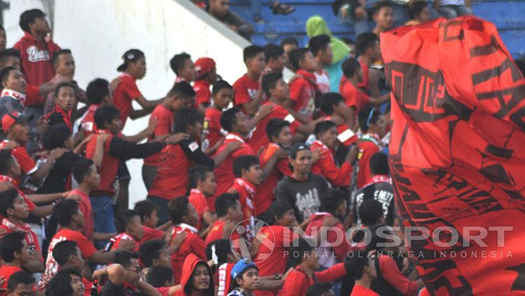 Suporter klub Liga 2 Persis Solo, Pasoepati menentang adanya turnamen pengganti kompetisi yang mandeg karena virus corona. Copyright: © INDOSPORT/Ghozi El Fitra