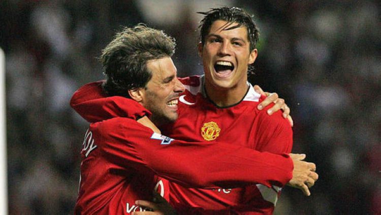 Ruud van Nistelrooy dan Cristiano Ronaldo saat membela Manchester United. Copyright: © getty images