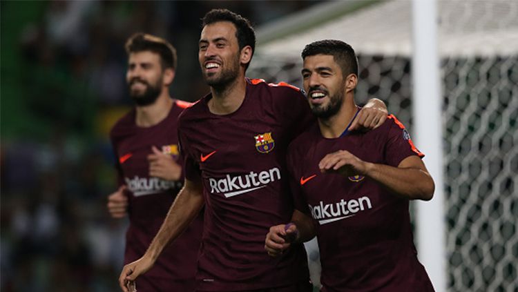 Luis Suarez dan Sergio Busquets. Copyright: © getty images