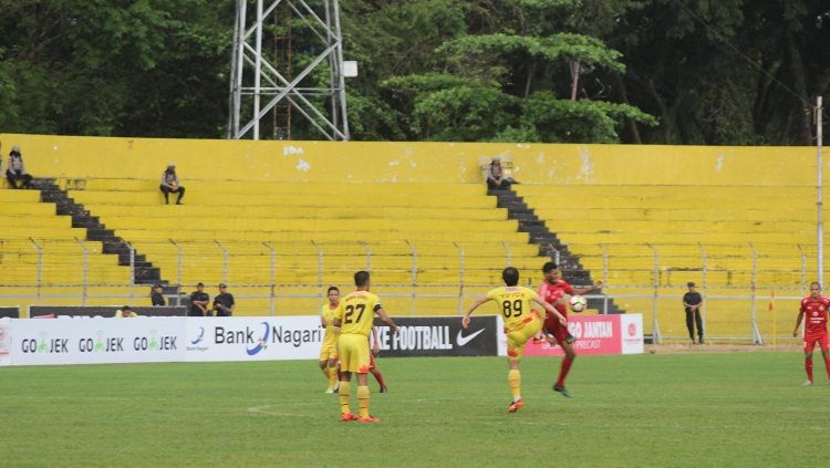 Laga kandang Semen Padang. Copyright: © TAUFI/INDOSPORT