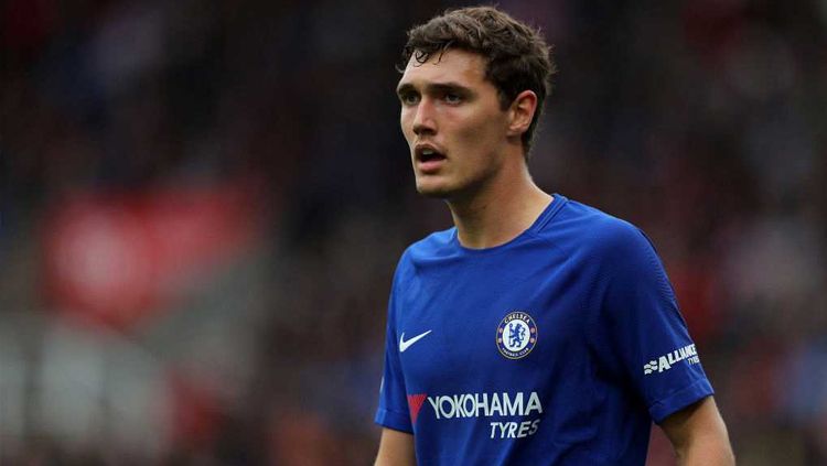 Klub Liga Inggris, Chelsea, dikabarkan meminta tumbal ini untuk bisa melepaskan pemain belakang mereka, Andreas Christensen, yang kembali jadi incaran AC Milan. Copyright: © Getty Images