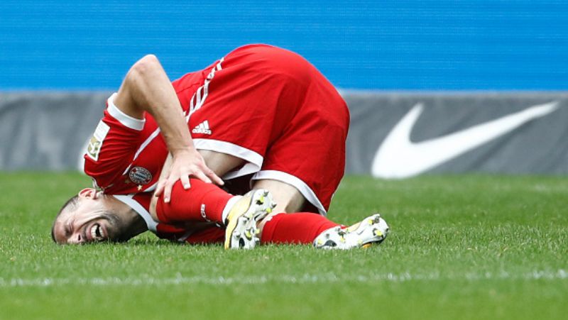 Frank Ribery mengalami cedera saat bertandang ke Hertha Berlin, di menit 62. Copyright: © INDOSPORT