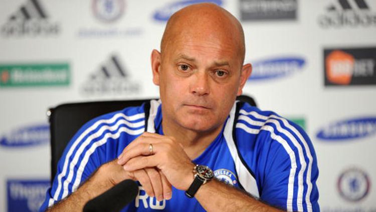 Mantan asisten pelatih Chelsea, Ray Wilkins. Copyright: © INDOSPORT