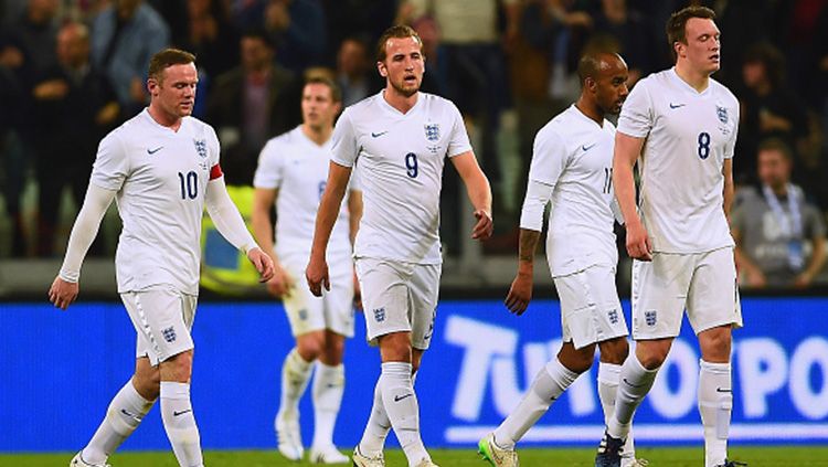 Phil Jones dan Fabian Delph harus absen dalam dua pertandingan Timnas Inggris akibat cedera. Copyright: © INDOSPORT