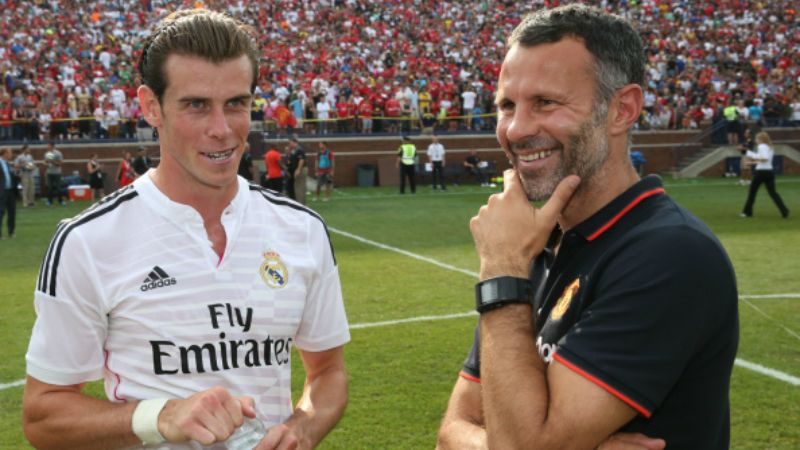 Gareth Bale dan Ryan Giggs. Copyright: © INDOSPORT