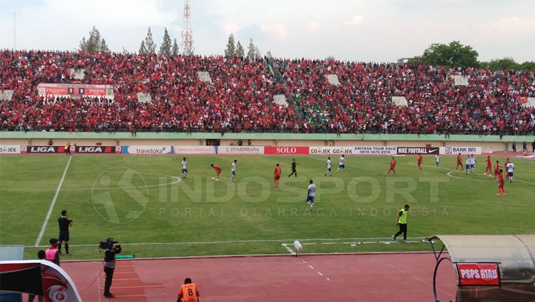 Persis Solo saat laga melawan PSPS Riau. Copyright: © Ghozi El Fitra/INDOSPORT