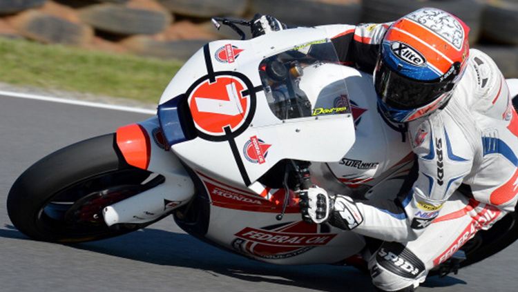 Doni Tata Pradita saat dalam balapan di Moto2 Australia. Copyright: © INDOSPORT