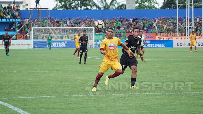 Sriwijaya FC berhasil menekuk Persija Jakarta 1-0 di Stadion Bumi Sriwijaya, Sabtu (07/10/17). Copyright: © Muhammad Effendi/Indosport.com