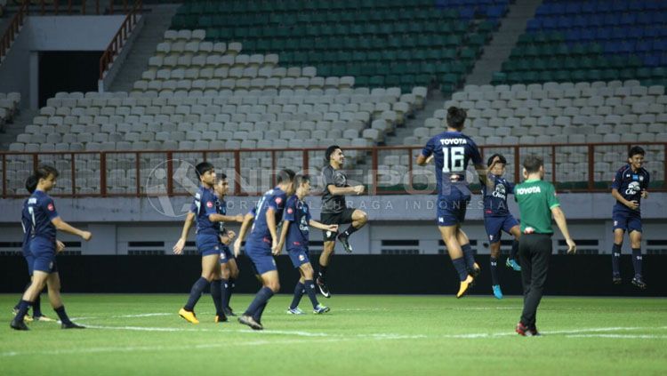 Sesi latihan Timnas Thailand U-19. Copyright: © INDOSPORT/Petrus Manus Da' Yerimon