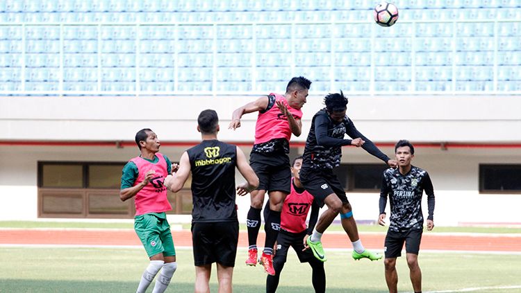 Situasi latihan Persiba Balikpapan saat di Stadion Patriot jelang lawan Bhayangkara FC. Copyright: © Media Bhayangkara FC