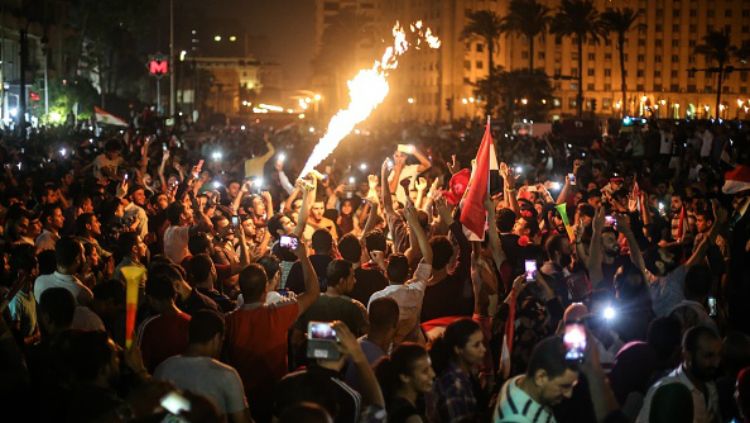 Rakyat tumpah ruah di jalan untuk merayakan lolosnya Timnas Mesir ke Piala Dunia 2018. Copyright: © INDOSPORT