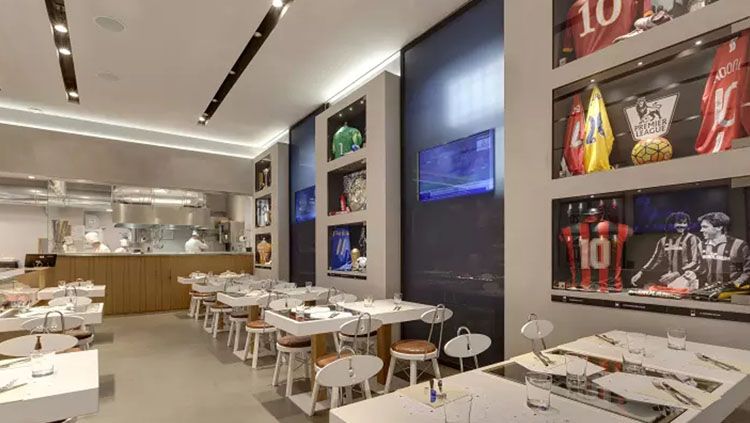 Fashion Foodballer Restaurant, tempat makan milik tiga sosok sepakbola Italia, Luciano Spaletti, Alberto Gilardino, dan Dario Dainelli. Copyright: &copy; Divisare