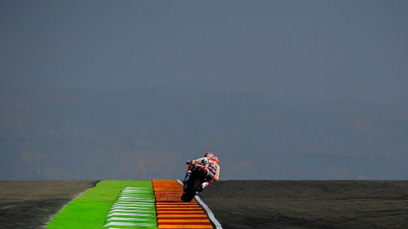 Marc Marquez saat di trek lurus. Copyright: © INDOSPORT