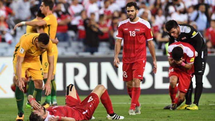 Para pemain Suriah menangis usai mereka kalah dari Australia. Copyright: © sport360.com