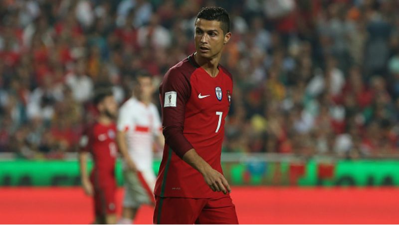 Cristiano Ronaldo saat membela Timnas Portugal. Copyright: © INDOSPORT
