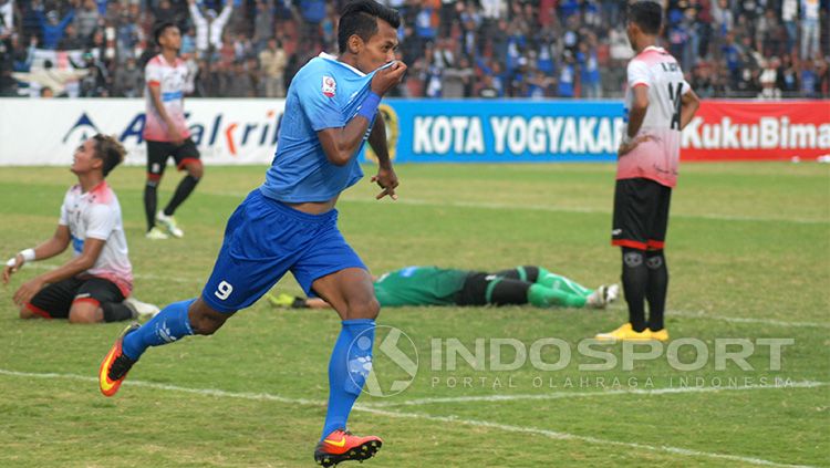 Krisna Adi, saat membela PSIM Yogyakarta. Copyright: © Indosport/prima