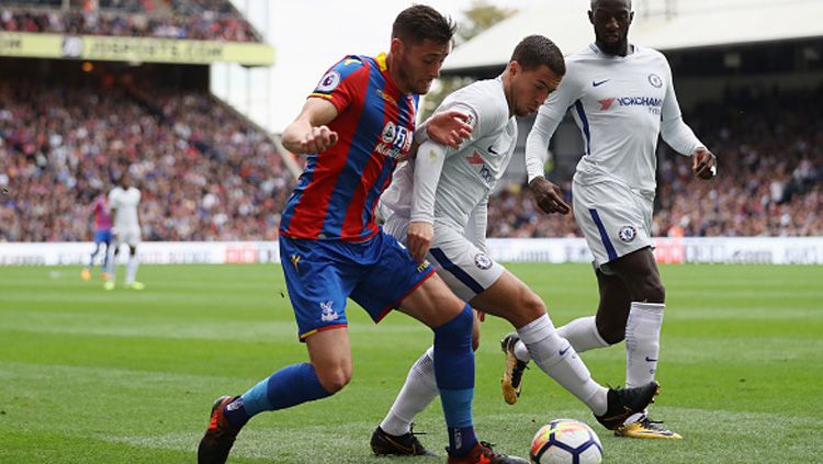 Duel pemain Chelsea vs Crystal Palace. Copyright: © INDOSPORT