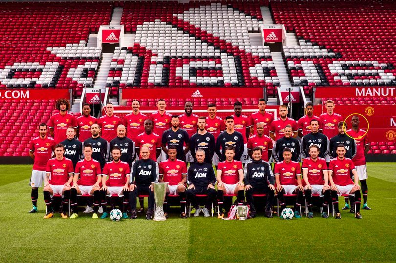 Foto skuad Manchester United musim 2017/18 ketika finis sebagai menjadi runner up liga. Copyright: © Manchester United