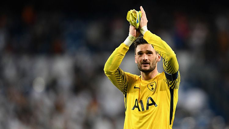 Kiper Tottenham Hotspur, Hugo Lloris, memberi saran pada timnya agar lebih kompetitif dari Liverpool dan Manchester City dalam perebutan gelar Liga Inggris. Copyright: © INDOSPORT