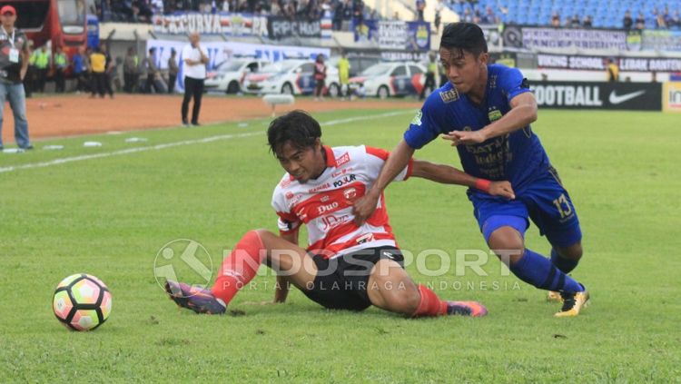 Selebrasi Mario Gomez usai Persib Bandung menang atas Borneo FC. Copyright: Â© Aarif Rahman/INDOSPORT