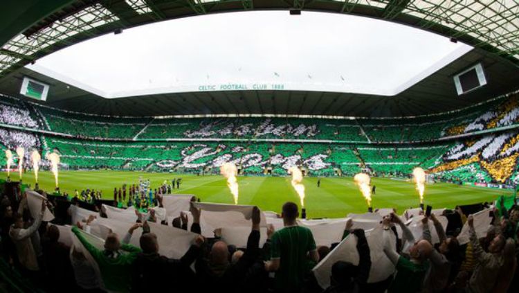 Koreografi Celtic dalam laga vs Hearts. Copyright: © Daily Record