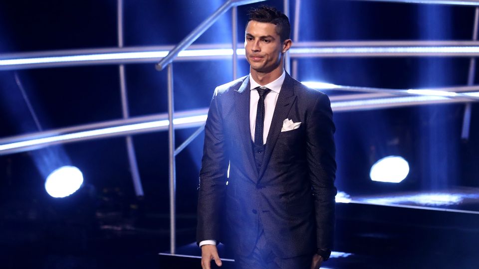 Cristiano Ronaldo meraih FIFA Best Player 2017. Copyright: © INDOSPORT