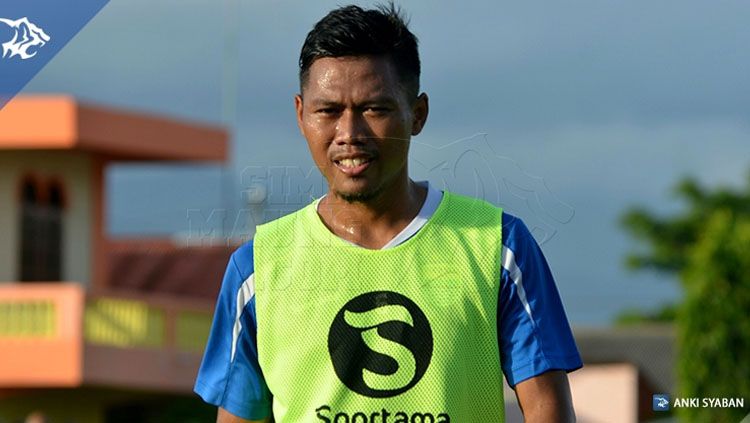 Toni Sucipto, bek Persib Bandung. Copyright: © Simamaung