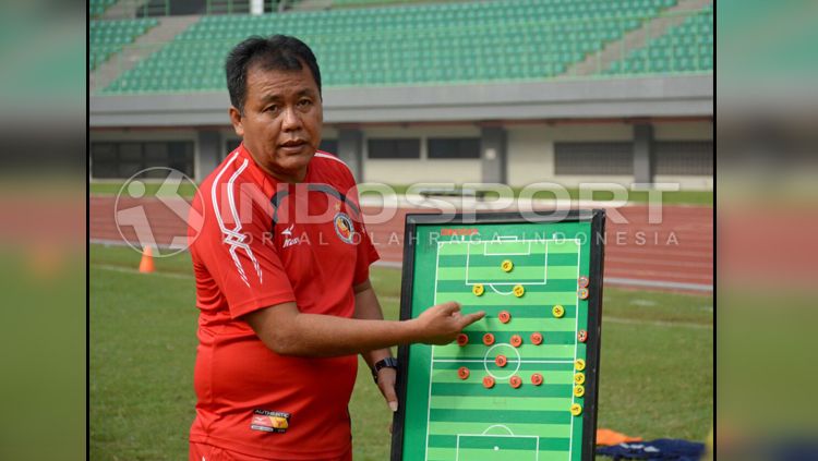 Syafrianto Rusli, pelatih Semen Padang. Copyright: © Taufik Hidayat/INDOSPORT