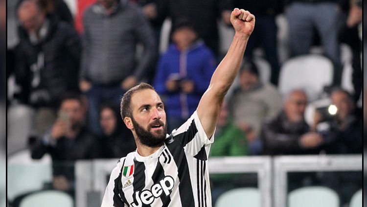 AS Roma siap tikung Inter Milan demi datangkan Gonzalo Higuain, striker Juventus. Copyright: © INDOSPORT