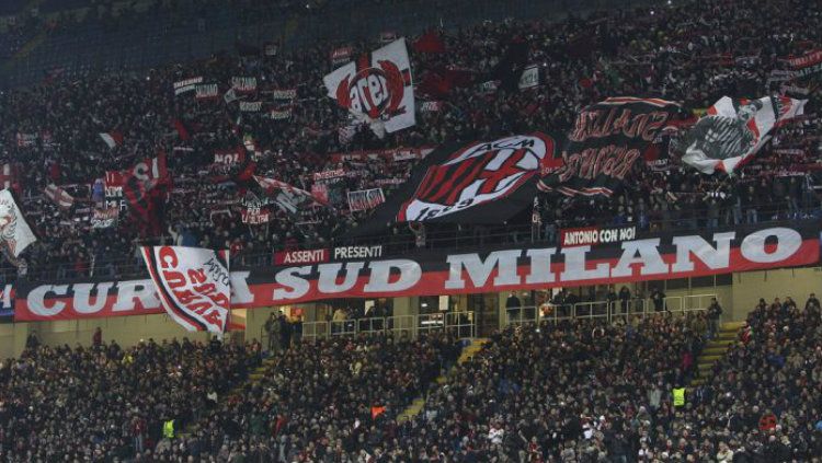 Fans AC Milan ngamuk melihat harga tiket yang dipatok manajemen Rossoneri untuk laga grup Liga Champions 2021-2022 melawan Atletico Madrid, Rabu (29/09/21). Copyright: © rossoneriblog
