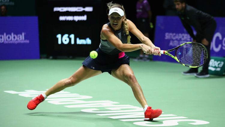 Caroline Wozniacki saat berlaga di lapangan tenis. Copyright: © INDOSPORT